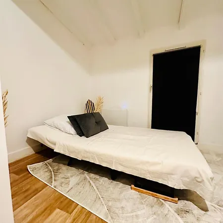 L'etoile Rouge - T2 Proche Gare Et Centre Apartamento