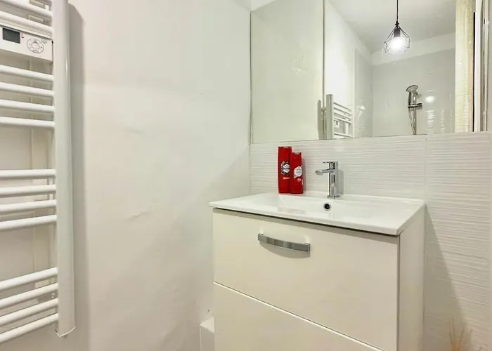 L'etoile Rouge - T2 Proche Gare Et Centre Apartamento